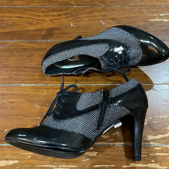 Impo spectator heels (sz 7) - Picture 2 of 12